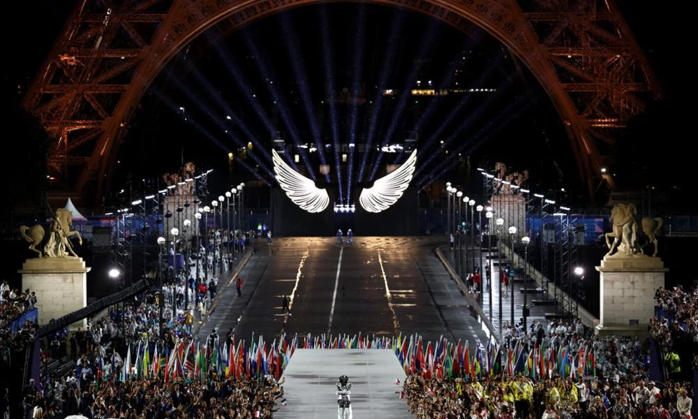 Ολυμπιακοί Αγώνες 2024: Η φαντασμαγορική τελετή έναρξης στην «καρδιά» του Παρισιού - Το μαγευτικό σόου και η παράδοση της φλόγας (βίντεο)